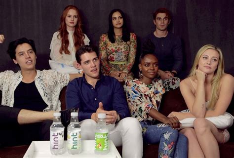 Video ‘riverdale At Comic Con Season 2 Spoilers From The Cast Tvline