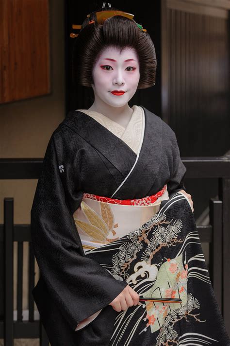 geisha manaha s erikae greetings 1 geisha japanese geisha kimono fashion