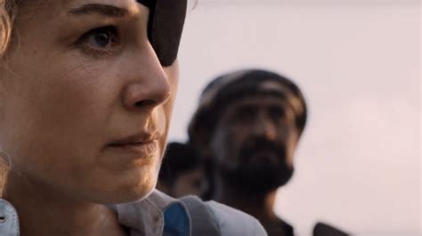 Rosamund Pike Vive Jornalista Morta Na Síria Em Biografia Veja Trailer