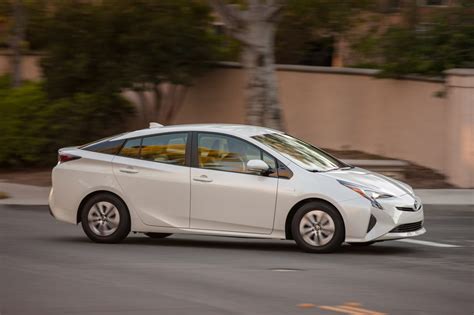 2017 Toyota Prius Hatchback Pricing And Features Edmunds