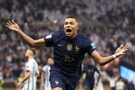 kylian mbappe wins world cup golden boot award after hat trick in final defeat