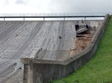 Whaley Bridge Dam ‘collapse Town Evacuated After Damage To Reservoir