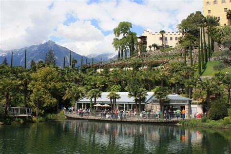 Der forstbotanische garten köln ist ein etwa 25 hektar großer botanischer garten im süden der lehre und forschung im bereich botanik und gartenbau haben eine lange tradition an botanischen. Ausflugsziel Botanischer Garten Meran in Meran - DOATRIP.de