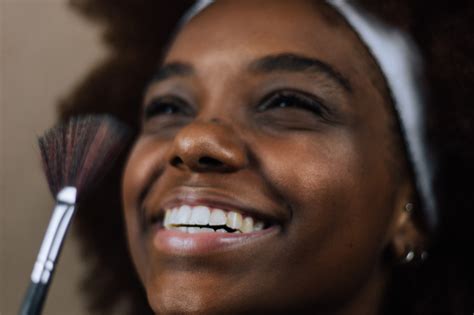 Como A Nude Promete Conectar Pessoas Negras Aos Rituais De Beleza E