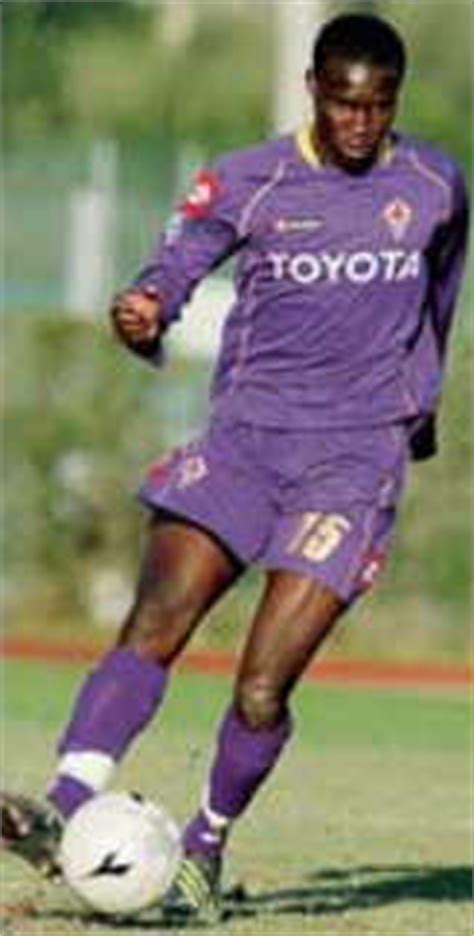 Khouma babacar 2 sene bu takımda forma giydikten sonra i̇talyan takımlarından olan pescara altyapısına 2007 yılında dahil olmuştur. Futebolite Aguda: Khouma Babacar, o futuro 9 do Senegal