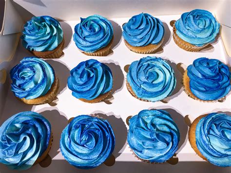 Blue Buttercream Cupcakes City Cake Blue Cupcakes Cupcake Cakes