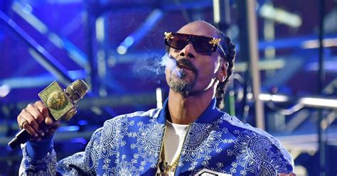 Snoop Dogg Declares Hes Giving Up Smoking After Years Of Weed Use