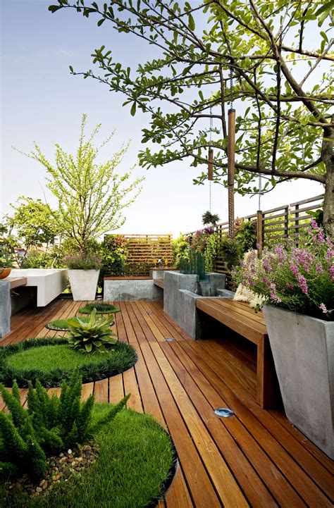 Once you structure your rooftop garden in your mind, clear up the path for implementation. 25 Beautiful Rooftop Garden Designs To Get Inspired ...