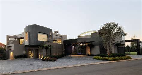 Huge Modern Home In Hollywood Style By Nico Van Der Meulen Architects