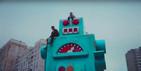 Le Clip Du Jour Tout Va Bien Dorelsan Co Produit Par Stromae Et