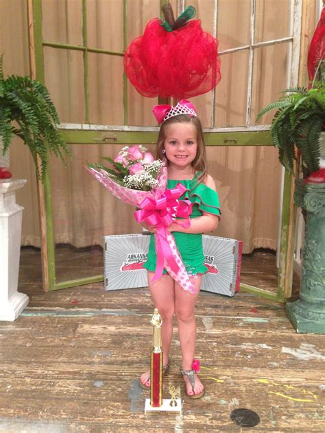 Saline River Chronicle News Alli Cathy Crowned Little Miss Pink Tomato