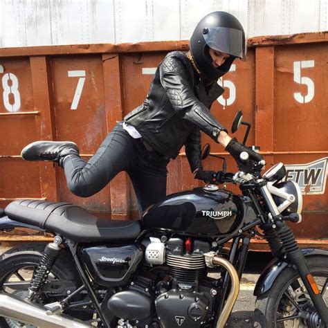 Carissa Trying On The New Street Twin For Size At