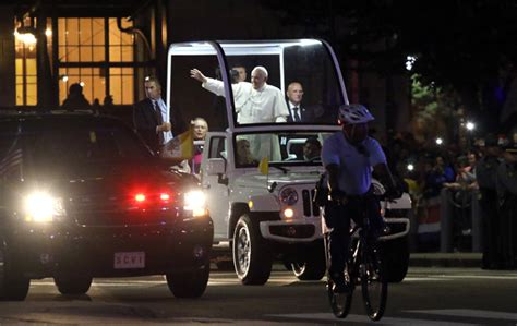 Papal Motorcade Winds Through City To Acclaim Of Crowds Catholic Philly