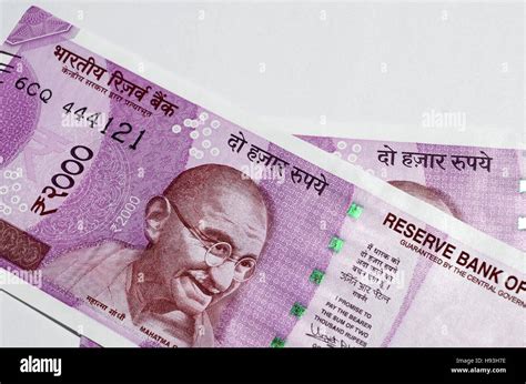 New Indian Currency 2000 Rupee Hi Res Stock Photography And Images Alamy