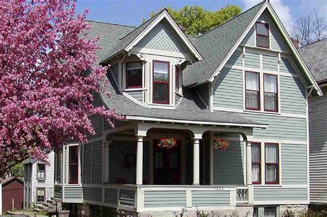 Choosing exterior paint colors can be intimidating. Photos of Proven Combinations of Colors for Houses