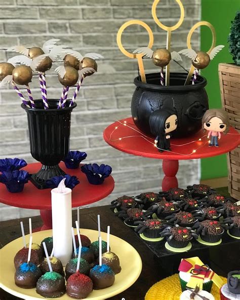 Ele era um bruxo mestiço, filho de percival e kendra dumbledore, e o irmão mais velho de aberforth e ariana. Festa Harry Potter: 70 ideias mágicas e tutoriais para ...