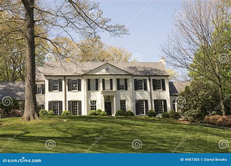 White House On Green Lawn Stock Image Image Of House 4987305