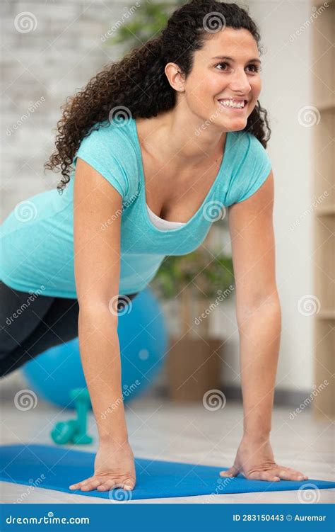 Beautiful Slim Brunette Doing Push Ups Gym Stock Image Image Of Sport