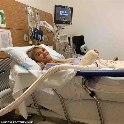 Christie Brinkley Documents Hospital Stay After Breaking Wrist On Dwts