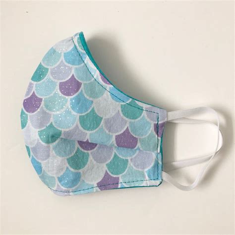 And you can watch the video tutorial on youtube. Sew-Your-Own Fabric Face Mask Pattern *FREE* - Hip Violet