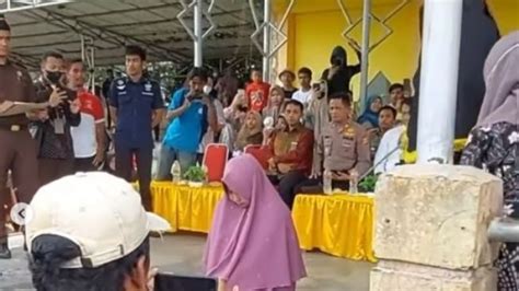 Viral Viral Video Perempuan Disebut Pelakor Dicambuk Di Aceh