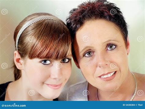 Mutter Und Tochter Stockfoto Bild Von Person Tochter 5438384