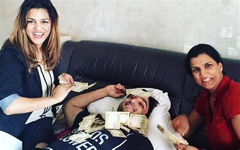 Throwback Pic Of Sushant Singh Rajput In Bed And Sisters Showering