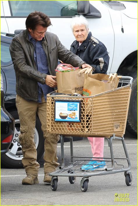 charlize theron and sean penn grocery stop before the super bowl photo 3046521 celebrity