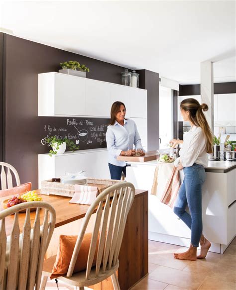 Cambiar el color de algún espacio puede lograr una mejora notoria. Los colores ideales para pintar tu cocina