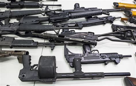 ninth circuit panel issues stay of district court ruling overturning ca assault weapons ban