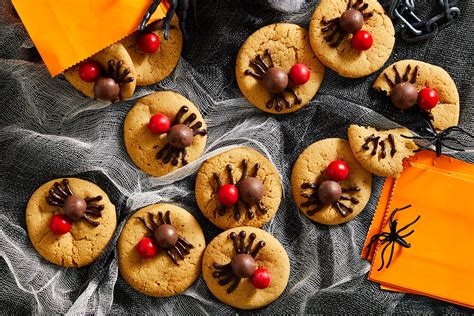 Shortbread, peanut butter, raspberry, chocolate—you name it! The creepiest crawly red-back spider cookies for Halloween ...
