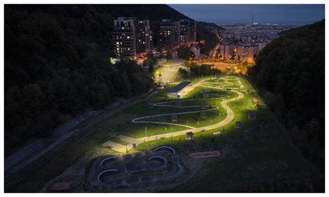 Spectacol La Inaugurarea Noului Parc Din Zona La Iepure Din Bra Ov