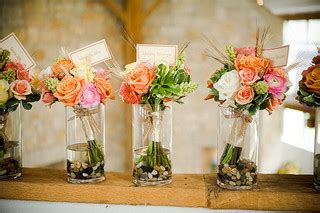 Price ranges have been listed as a tool to ceremony arrangements range in price, starting at $200.00 to $400.00/each and up and the typical price range for reception/table. Current Average Cost of Wedding Flowers - Broken Down By Piece