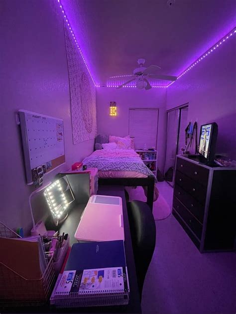 Pin Van Rave🧚🏾‍♂️ Op ♡ Dorm Room ♡ Slaapzaal Ontwerpen Neon Kamer Tiener Slaapkamer Decoraties