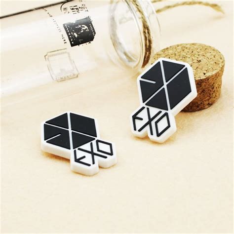 Wholesale Kpop Fan Exo Exo K Exo M Team Logo Plastic Badge Brooches For Clothes P0087badge