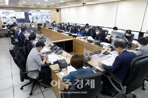 '이준석 위험' 비방 문자···李, 당원명부 유출 수사 요청. 화성시, 고령층 백신접종률 높이기 위한 읍면동장 대책회의 개최 ...