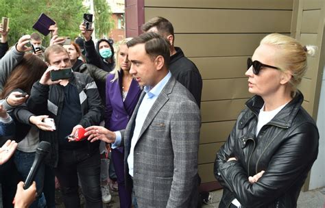 Esigo che mio marito, alexei navalny, che egli ha messo in prigione illegalmente. Navalny in coma, i medici: «Nessuna traccia di veleno». La ...
