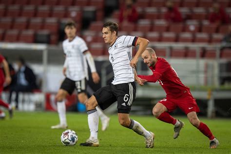 Neuhaus invests teachers with the knowledge and skills needed to teach all students to read. Aktuelles über Borussia Mönchengladbach: Neuhaus mit Tor ...