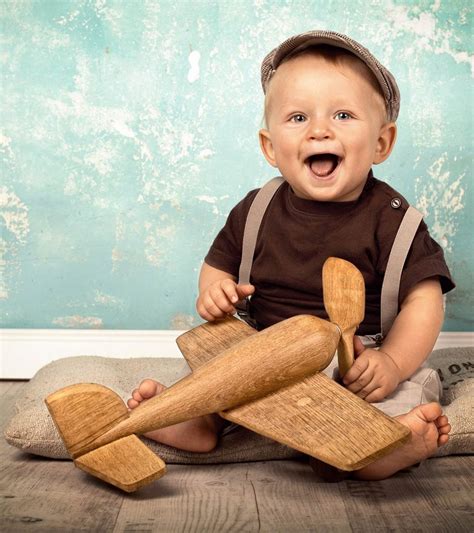 Escargot boleh makan, siput babi tak boleh makan. 103 Traditional English Baby Boy Names With Meanings
