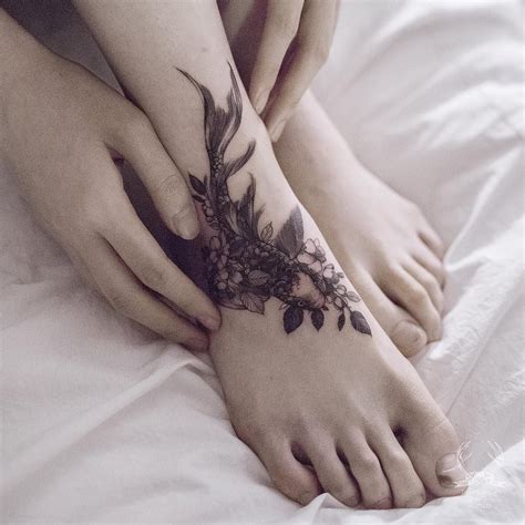 The procedure consists of repeatedly running this applicator over each lid—what felt like 200 times back and forth, according to favin. carp 🌿 | Foot tattoos, Foot tattoos for women, Small foot tattoos