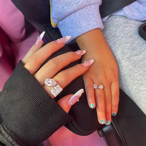 Pregnant Kylie Jenner Flaunts Massive Diamond Ring Ted From Travis Scott As Fans Suspect