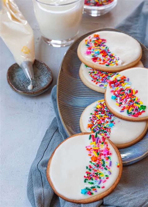 6 Ways To Decorate Cookies With Royal Icing