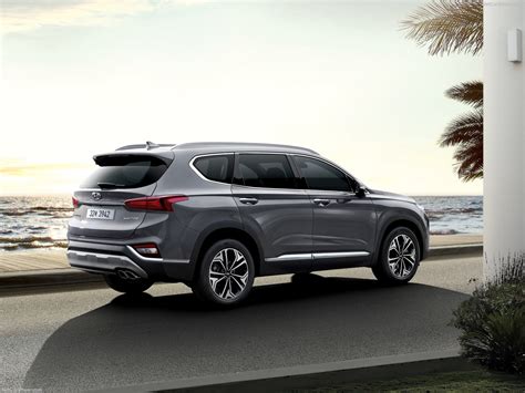 The 2021 hyundai santa fe features a wider, more aggressive front grille, digital display and a panoramic sunroof. Hyundai Santa Fe (2019) - picture 49 of 174