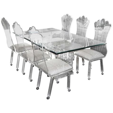 This dining set is a group of 1 table and 4 chairs. 1113600_l.jpg