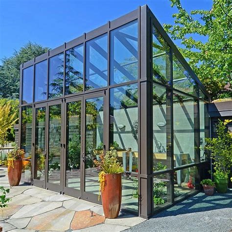 Modernes Gewächshaus Mit Glaswänden Und Dach Modern Greenhouses