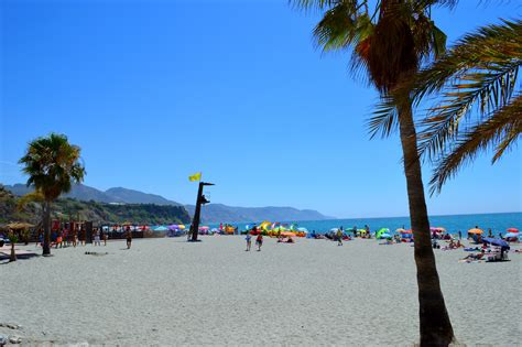 I'll show you where to find the beaches, who they are for and what facilities/services you can use on the beach. Burriana strand - Playa de Burriana, Nerja