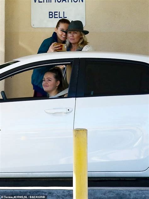 Jennie Garth Takes Her Daughter To Dmv For Driving Test After