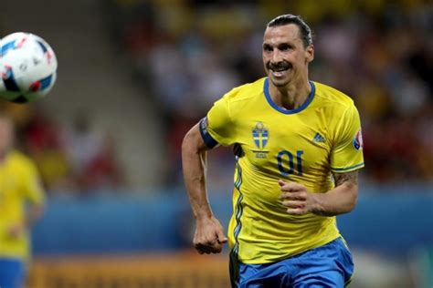 Fiery swedish soccer player zlatan ibrahimovic became one of europe's top strikers while starring born on october 3, 1981, in malmö, sweden, zlatan ibrahimovic overcame a rough upbringing to. Zlatan Ibrahimovic's Earning Power, Family and ...