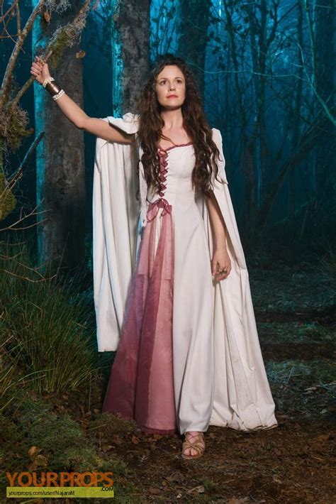 Тури мейер, аль септейн, шон уильямсон и др. Witches of East End Ingrid's outfit from episode 2.03 ...