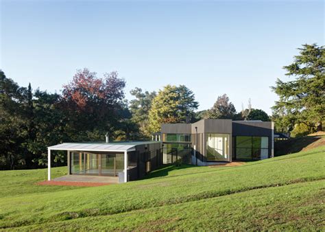 Honeyman Smith Architects Extends Australian Farmhouse